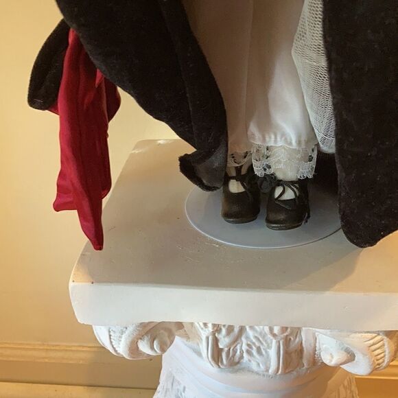 Heritage mint 1996 Porcelain doll 18 inches - Picture 8 of 8